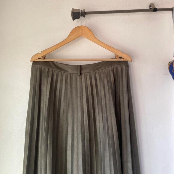 Zara XL Pleated Faux Suede Skirt - Picture 8 of 14